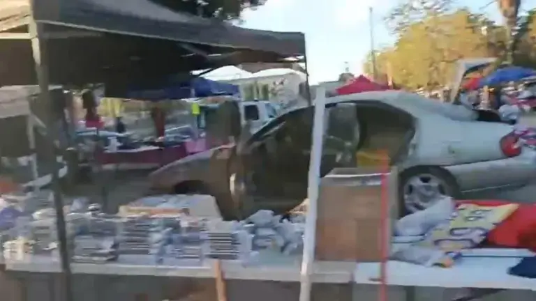 Luego de que conductor embistiera puestos en tianguis, Gámez Mendívil promete más presencia policial