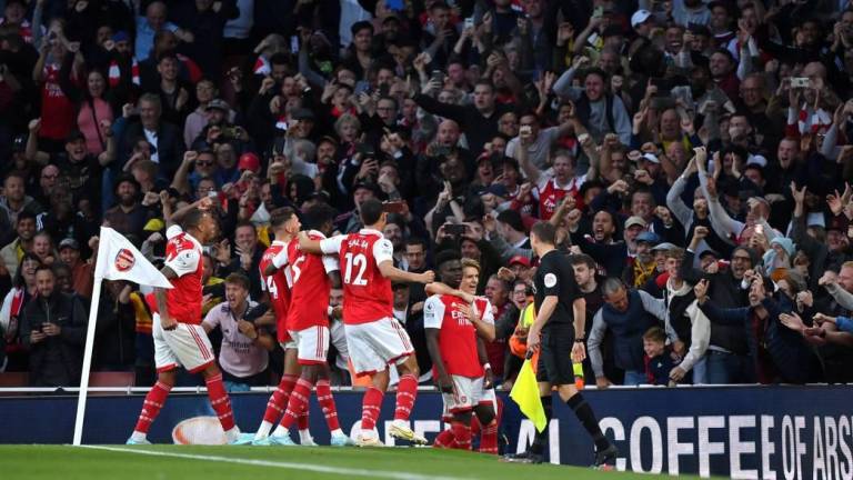 Arsenal lidera la Premier League con 24 puntos.