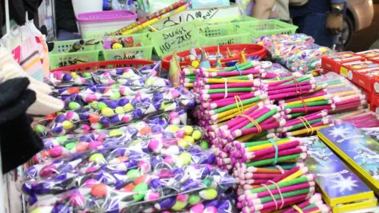 Protección Civil indicó que son las colonias populares de donde más reportes de venta ilegal tienen hoy en día.