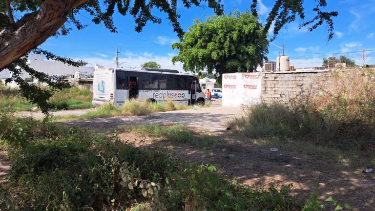 Dos personas que se transportaban en un camión urbano en Culiacán fueron privadas de su libertad.