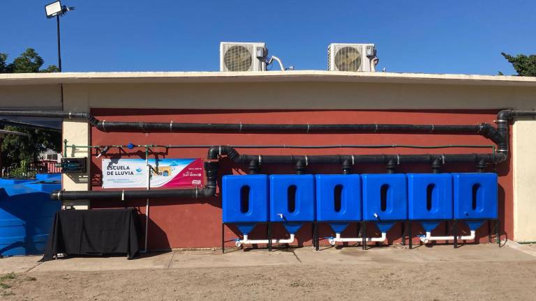 Sistema de captación de agua de lluvia instalado en la secundaria Antonio Toledo Corro.