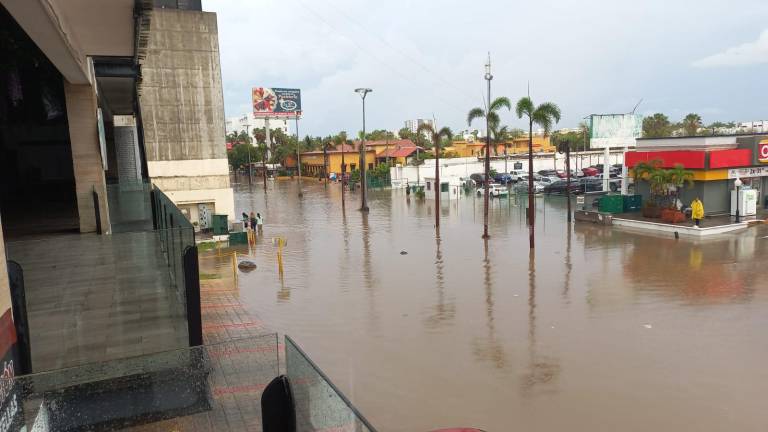 En el caso del cárcamo de Conapesca que no tiene la capacidad para liberar la zona de inundaciones se buscará sustituirlo, dijo el Alcalde.