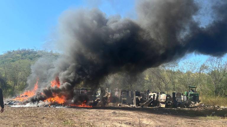 La FGR incineró cerca de dos toneladas de narcóticos y destruyó máquinas tragamonedas.
