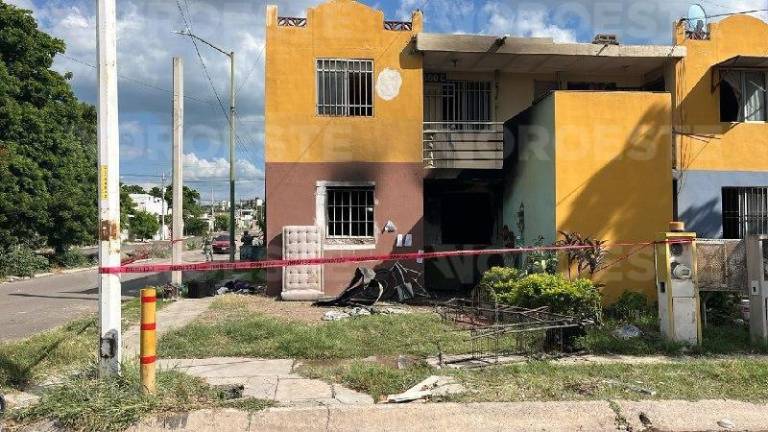 Sujetos rocían gasolina e incendian vivienda en Chulavista; mujeres sufren crisis nerviosa.