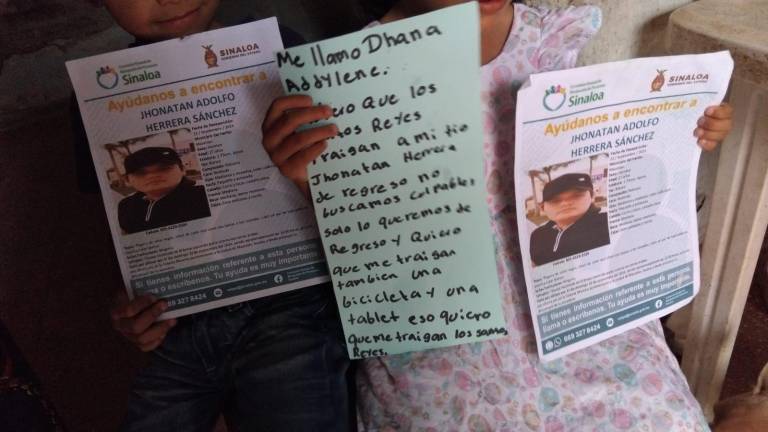 Dhana Addylene sostiene la carta en la que pide a los Reyes Magos el regreso de su tío Jhonatan, ausente desde septiembre de 2024.