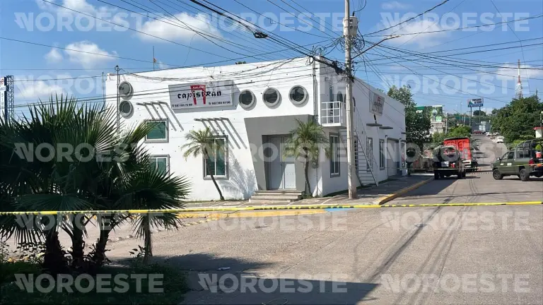El inmueble se localiza sobre la calle 12 de Octubre, entre Canario y Colibrí.