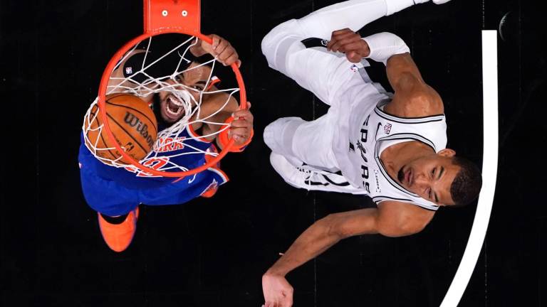 Knicks toma ventaja de 2-0 en la final.