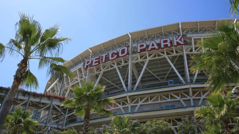 Los Padres ya tienen de manera oficial, nuevos dueños, los cuales quieren ganar lo antes posible la Serie Mundial.
