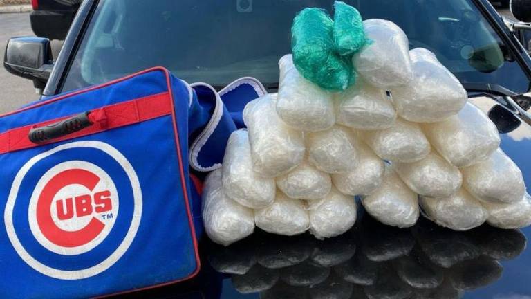 La droga decomisada por las autoridades del Condado Eagle en Colorado venía en una maleta de los Cubs.