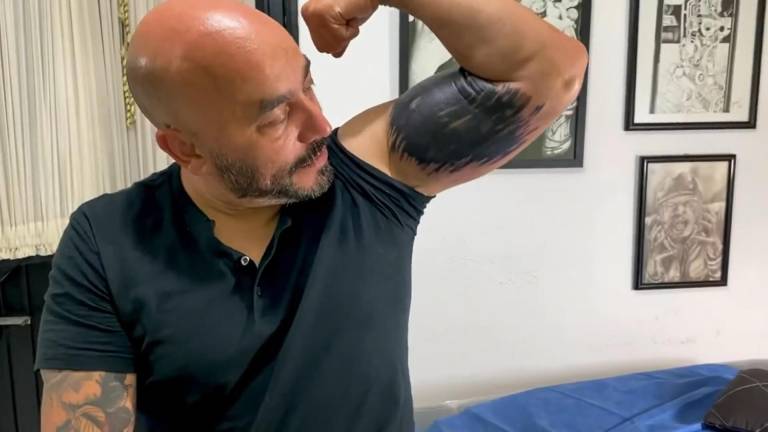Lupillo Rivera elimina el tatuaje de Belinda con un diseño de su hijo L´Rey.