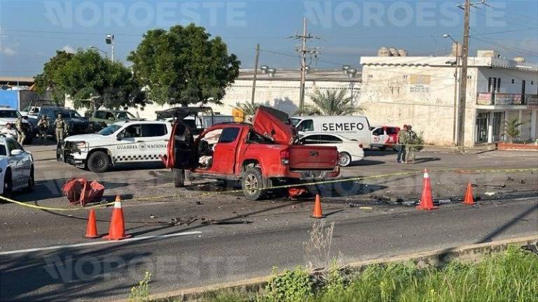 Tres personas murieron y dos más resultaron lesionadas tras el choque en La Costerita, en Culiacán.