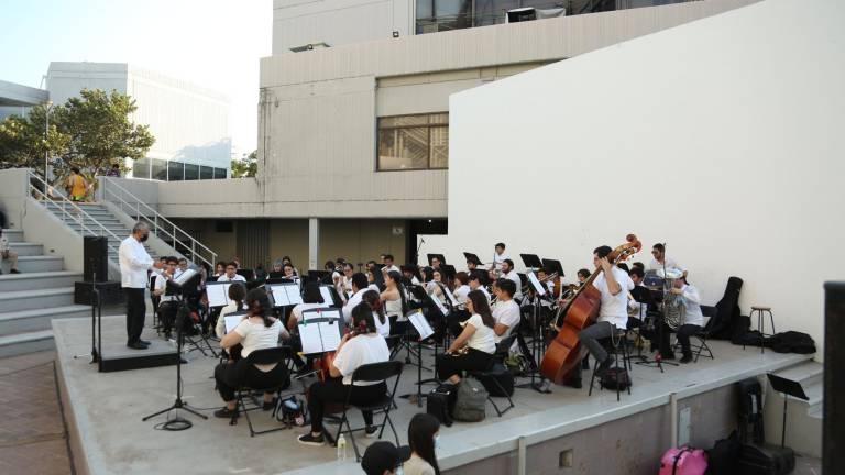 Comparte la Banda Sinfónica Juvenil amena tarde con ‘La música de México’