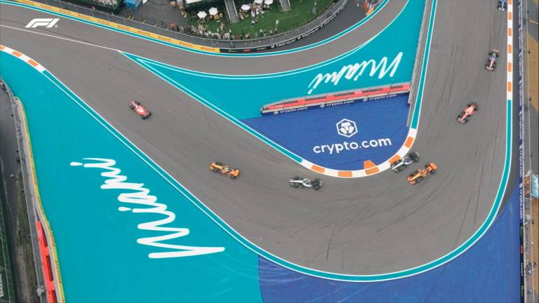 Antonelli firma tercer triunfo seguido en Miami; Checo remonta hasta el 16º.