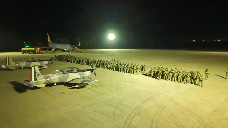 Los militares llegaron a las instalaciones de la Base Aérea Militar No. 10, en Culiacán.