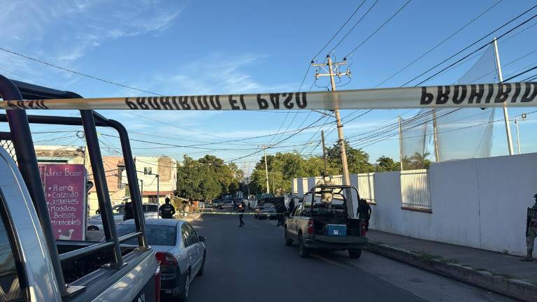En la Colonia Sinaloa fue asesinado a balazos un hombre frente a unas canchas de futbol.