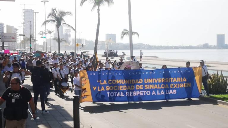 Empleados de la UAS podrían volver a manifestarse durante visita de AMLO a Mazatlán