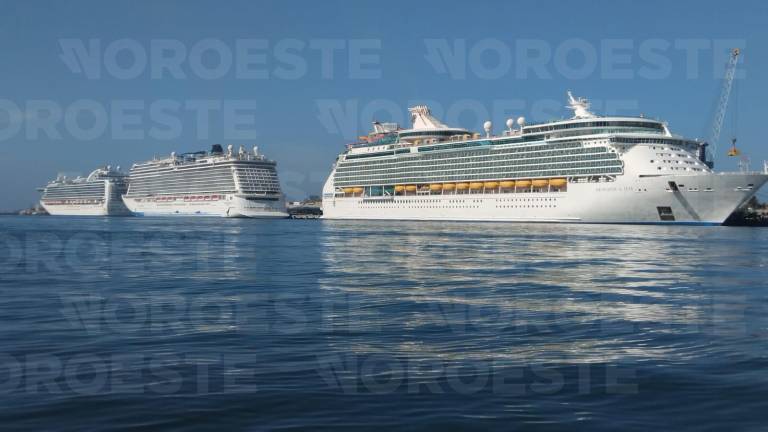 Llegan a Mazatlán tres cruceros turísticos.