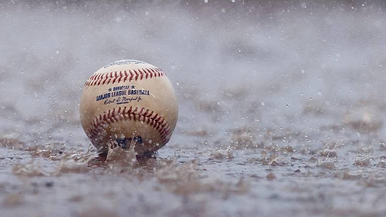 Las lluvias en la costa Oeste pararán la actividad este martes en Boston y Nueva York.