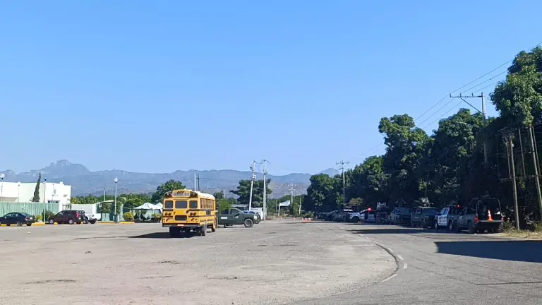El Hospital General de Escuinapa permanece bajo resguardo de las fuerzas de seguridad tras el ingreso de personas heridas.