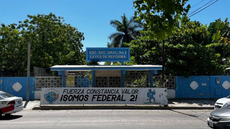 Elementos del Ejército Mexicano se han instalado en la Secundaria 2 de Mazatlán para reforzar las tareas de seguridad.