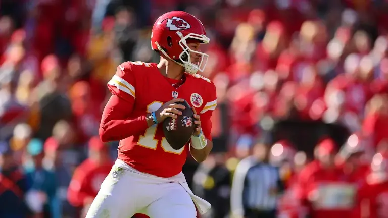 Patrick Mahomes lidera el triunfo de Chiefs.