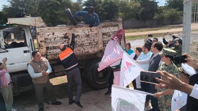 Autoridades dieron el banderazo de inicio de la Jornada de Eliminación de Criaderos 2026 en la colonia La Ferrusquilla.