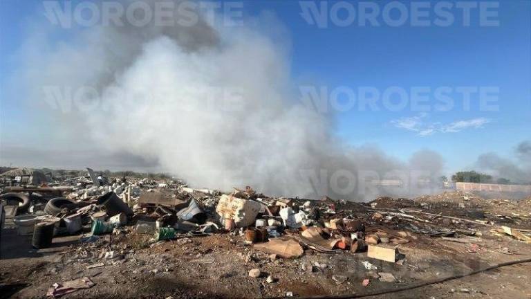 Al sur de Culiacán se registra otro incendio en un relleno sanitario.