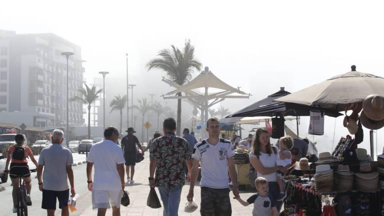 $!El cubrebocas debe usarse todo el día en bares, antros, centros nocturnos y el malecón de Mazatlán, dice el Gobierno municipal