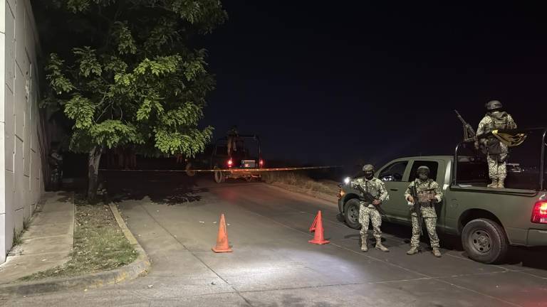 El hombre hallado sin vida en Culiacán presentaba heridas de arma de fuego; autoridades realizaron el levantamiento del cuerpo y las diligencias correspondientes.