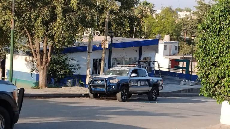 En el ataque registrado contra la caseta de policía en la colonia Los Huizaches, dejó como saldo un agente caído.