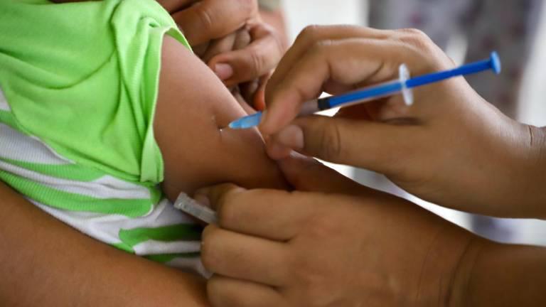 En 2023, apenas 8 de cada diez bebés tuvieron el esquema completo de vacunación y sólo 66% de los mayores de un año recibió todos los biológicos que le correspondía.