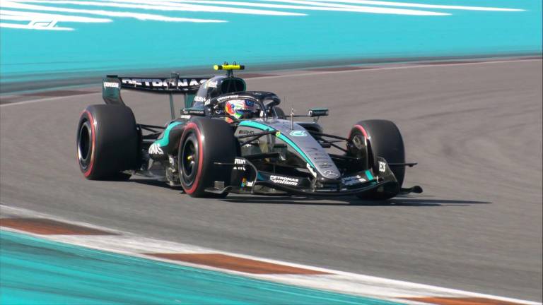 Kimi Antonelli gana la pole en Miami.