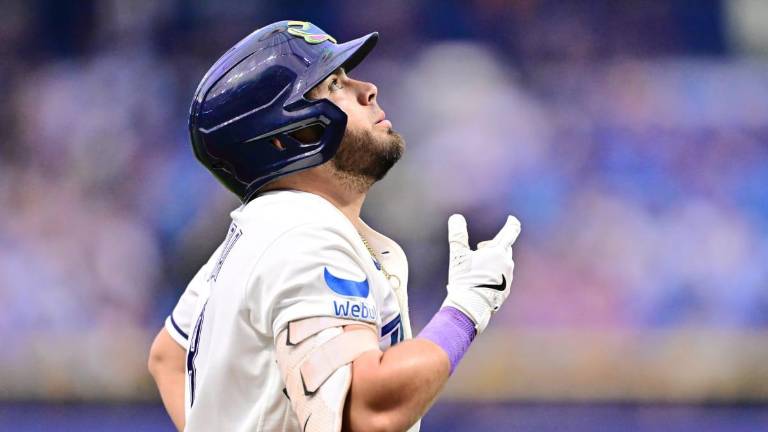 Jonathan Aranda rompe la sequía con jonrón de tres carreras y guía el triunfo de los Rays.