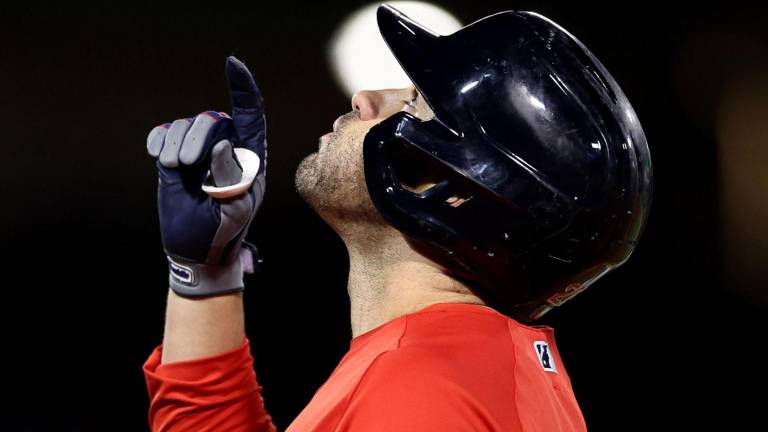 J.D. Martínez cambiará de aires, al firmar con los Dodgers por una temporada.