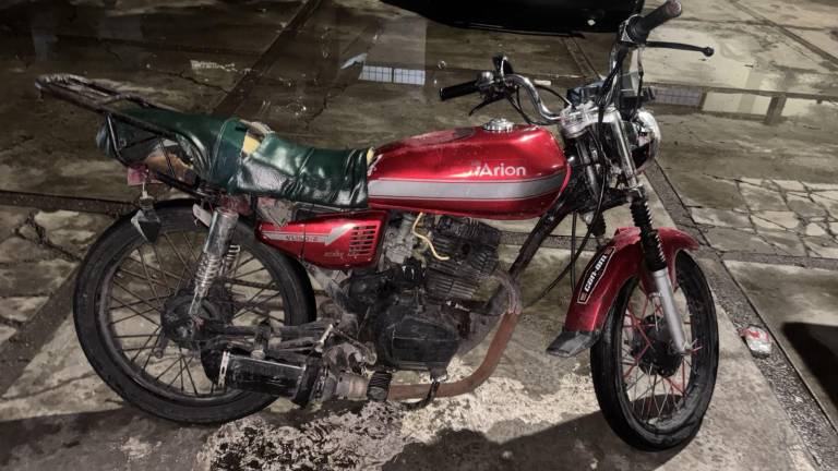 Los dos detenidos y la motocicleta asegurada fueron puestos a disposición del Ministerio Público especializado en robo de vehículos.