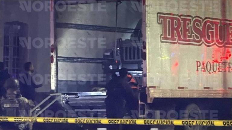 La Fiscalía localizó un vehículo dentro del tráiler donde fue hallada la víctima este viernes.