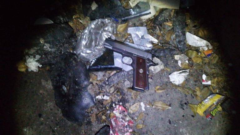 Aseguran en Culiacán un arma de fuego tras persecución