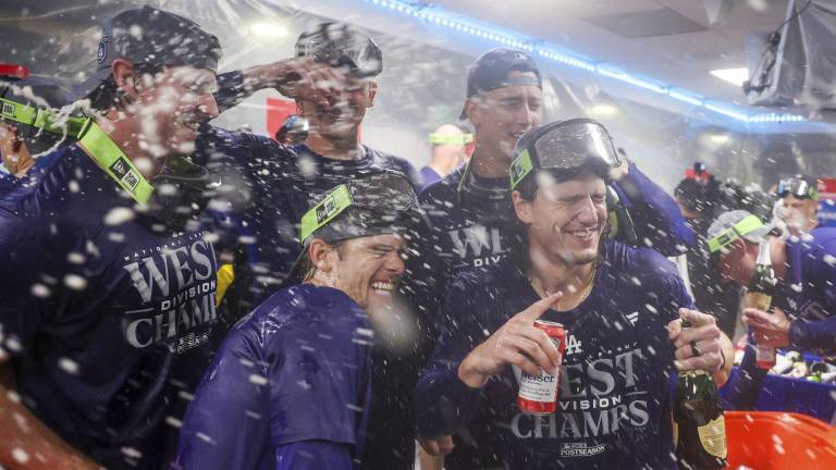 Los Dodgers celebran su título divisional.