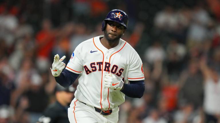 Yordan Álvarez sigue encendido a la ofensiva por los Astros.