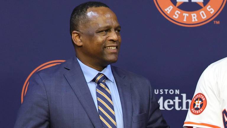 El gerente general de los Astros, Dana Brown, podría enfocarse en pitcheo para reforzar al equipo de cara a la recta final.