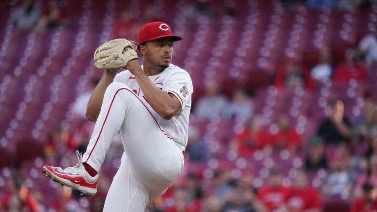 Chase Burns tuvo un debut triunfal con los Rojos.