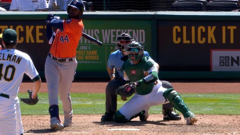 Yordan Álvarez empuja tres con doble.