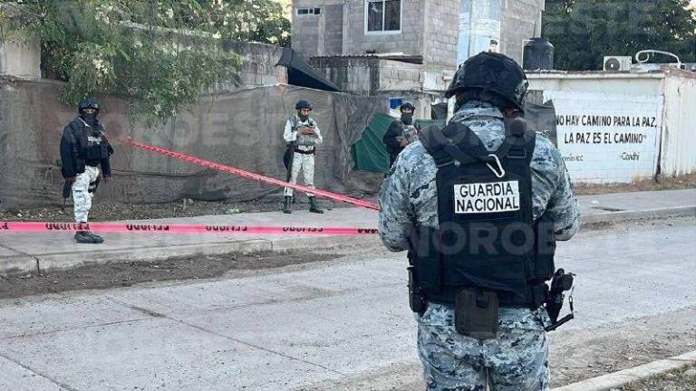 Elementos federales resguardaron la zona donde un hombre fue hallado sin vida en Loma de Rodriguera.