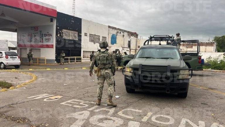 Despliegue de elementos del Ejército en un hecho de violencia en Sinaloa.