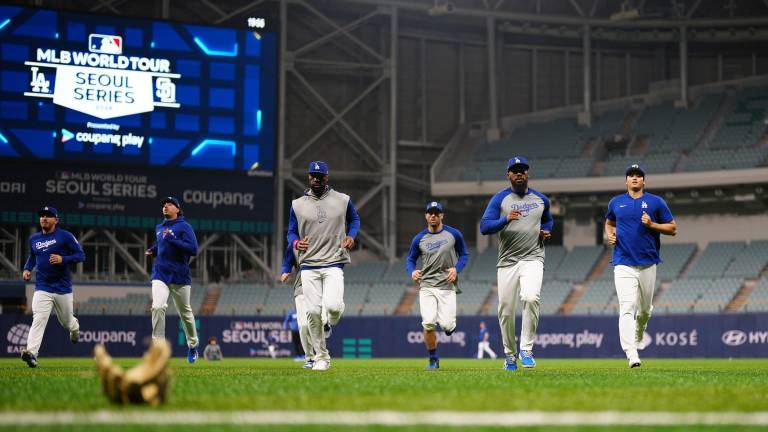 Dodgers y Padres revelan sus rósters de jugadores para viaje a Corea