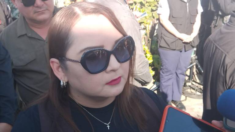 La Fiscal de Sinaloa Claudia Zulema Sánchez Kondo explica los avances en la búsqueda de mineros desaparecidos en Concordia.