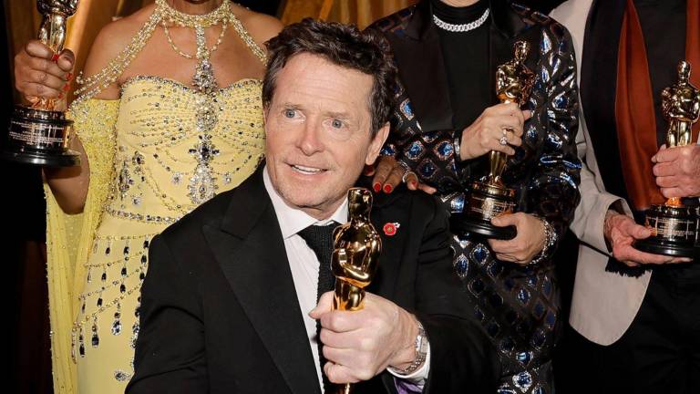 Michael J. Fox es galardonado con el premio humanitario por su trabajo contra el Parkinson.