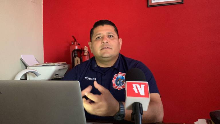 Saúl Robles Chávez, primer comandante de Bomberos de Mazatlán, habla del aumento en las emergencias.