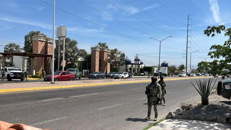 Fuerzas federales y estatales montan un operativo en un motel al norte de Culiacán.