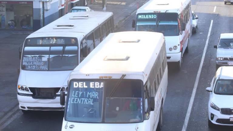 Las tarifas actuales son de 11 pesos, en unidades sin aire acondicionado y de 12.50 pesos con aire acondicionado, así como de 3.50 pesos para estudiantes.